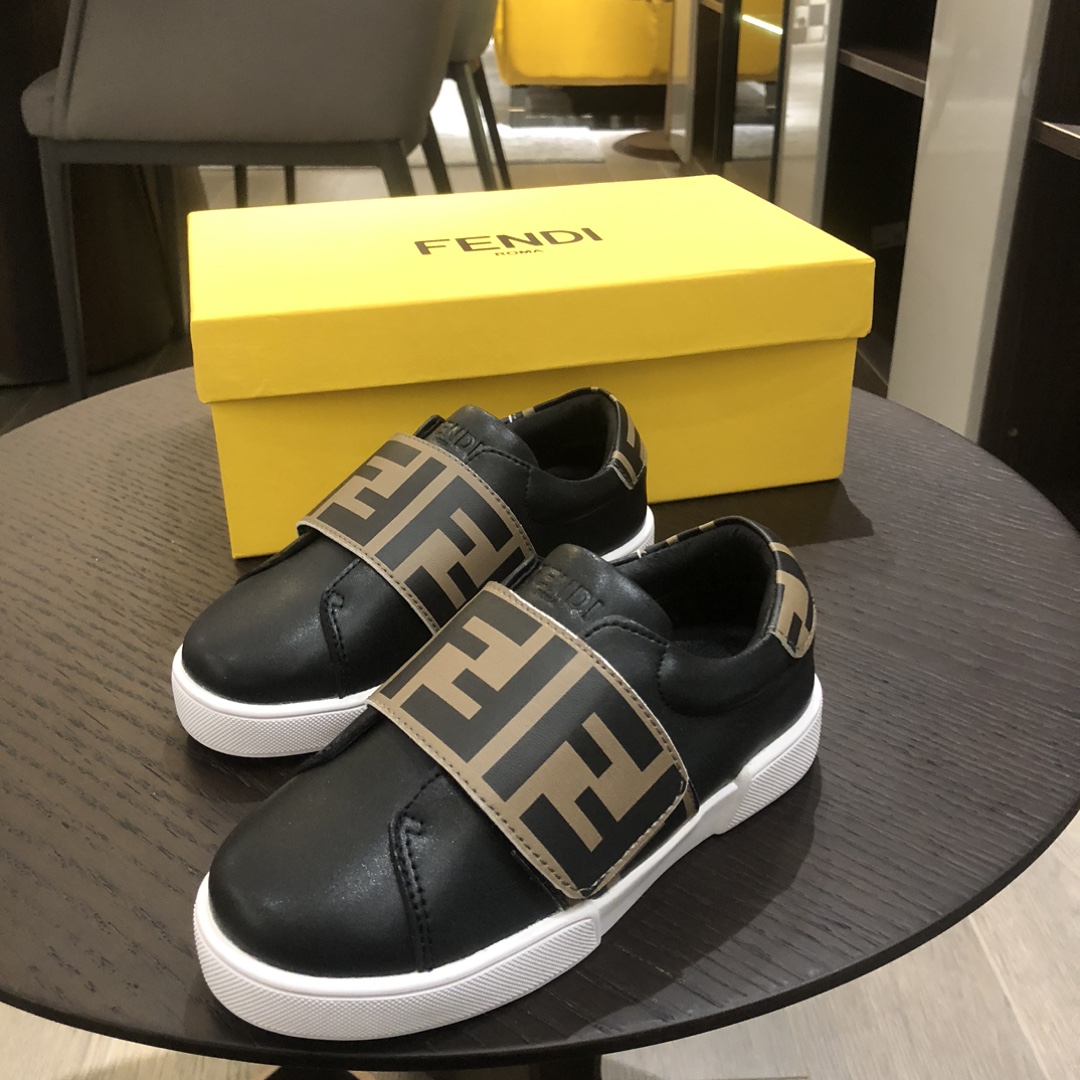 Children's shoes child